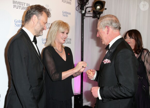 Joanna Lumley et Hugh Dennis, le prince Charles, prince de Galles - Le prince Charles, prince de Galles assiste au dîner de gala "Prince's Trust Invest in Futures" à Londres le 4 février 2016.  Kylie Minogue and Prince Charles, Prince of Wales attend a pre-dinner reception for the Prince's Trust Invest in Futures Gala Dinner at The Old Billingsgate on February 4, 2016 in London, England. The dinner saw the financial community come together to raise vital funds for the youth charity which helps disadvantaged children turn their lives around04/02/2016 - Londres