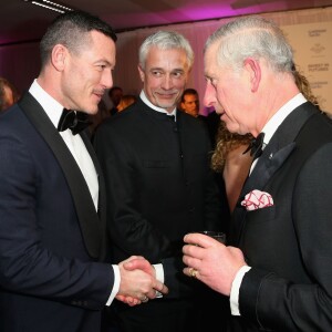 Luke Evans et le prince Charles, prince de Galles - Le prince Charles, prince de Galles assiste au dîner de gala "Prince's Trust Invest in Futures" à Londres le 4 février 2016.  Kylie Minogue and Prince Charles, Prince of Wales attend a pre-dinner reception for the Prince's Trust Invest in Futures Gala Dinner at The Old Billingsgate on February 4, 2016 in London, England. The dinner saw the financial community come together to raise vital funds for the youth charity which helps disadvantaged children turn their lives around04/02/2016 - Londres