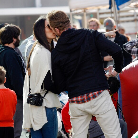 Ian Ziering et sa femme Erin ainsi que leurs deux filles Mia et Penna dans les rues de Studio City, Los Angeles, le 17 janvier 2016