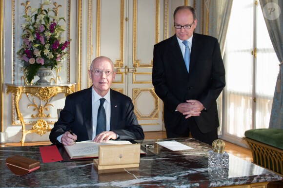 Le prince Albert II de Monaco et son nouveau ministre d'Etat, Serge Telle, le 1er février 2016 au palais lors de la prestation de serment et la remise de la feuille de route politique. © Eric Mathon / Palais princier / BestImage