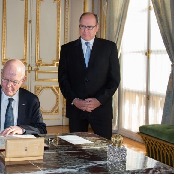 Le prince Albert II de Monaco et son nouveau ministre d'Etat, Serge Telle, le 1er février 2016 au palais lors de la prestation de serment et la remise de la feuille de route politique. © Eric Mathon / Palais princier / BestImage