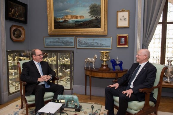 Le prince Albert II de Monaco en audience privée avec son nouveau ministre d'Etat, Serge Telle, le jour de sa prise de fonctions, le 1er février 2016 au palais princier. © Eric Mathon / Palais princier / BestImage