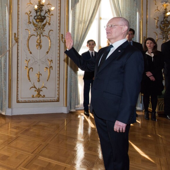 Serge Telle, nouveau ministre d'Etat de la principauté de Monaco, prête serment devant le prince Albert II le 1er février 2016 au palais. © Eric Mathon / Palais princier / BestImage
