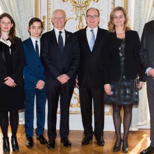 Serge Telle au côté du prince Albert II de Monaco, entouré de ses proches Jean-Baptiste Telle, Anne-Claire Troubat, son fils Alexis Telle, sa femme Guilaine Chenu-Telle et Antoine Telle, le 1er février 2016 au palais lors de sa prestation de serment pour sa prise de fonctions de ministre d'Etat de la principauté. © Eric Mathon / Palais princier / BestImage