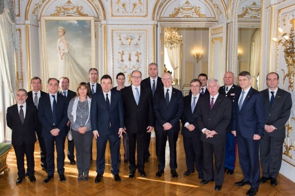 Le prince Albert II de Monaco et Serge Telle, son nouveau ministre d'Etat, entourés des représentants des corps constitués le 1er février 2016 au palais lors de la prestation de serment et la remise de la feuille de route politique. © Eric Mathon / Palais princier / BestImage