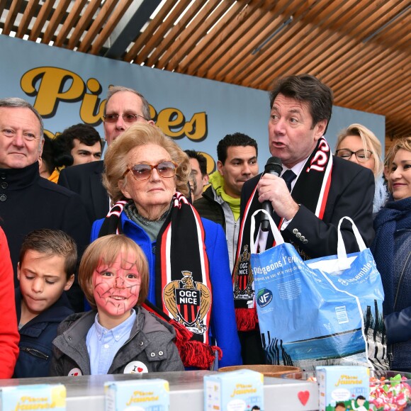 Bernadette Chirac et Christian Estrosi participent à l'opération des Pièces Jaunes à Nice le 6 février 2016. © Bruno Bebert