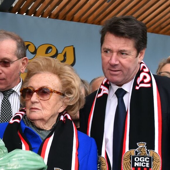 L'ex-première dame Bernadette Chirac et Christian Estrosi participent à l'opération des Pièces Jaunes à Nice le 6 février 2016. © Bruno Bebert