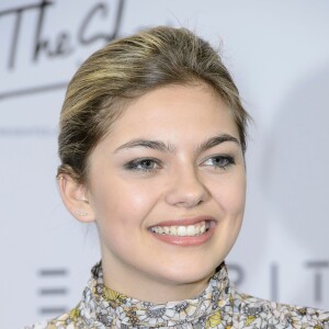 Louane Emera chante au défilé de la marque "Fashion ID" pendant la fashion week de Berlin le 23 janvier 2016.