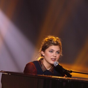 Portrait de Louane Emera en décembre 2015.
