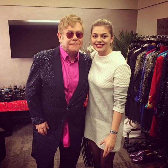 Louane Emera a rencontré Elton John après son concert à L'Olympia à Paris. Le 7 février 2016.