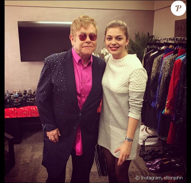 Louane Emera a rencontré Elton John après son concert à L'Olympia à Paris. Le 7 février 2016.