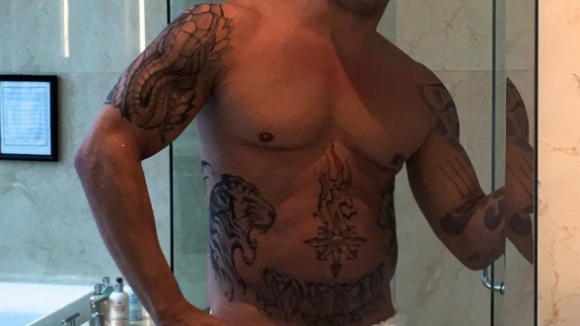 Vin Diesel, quasi nu, bodybuildé et tatoué : Le héros de xXx en fait-il trop ?
