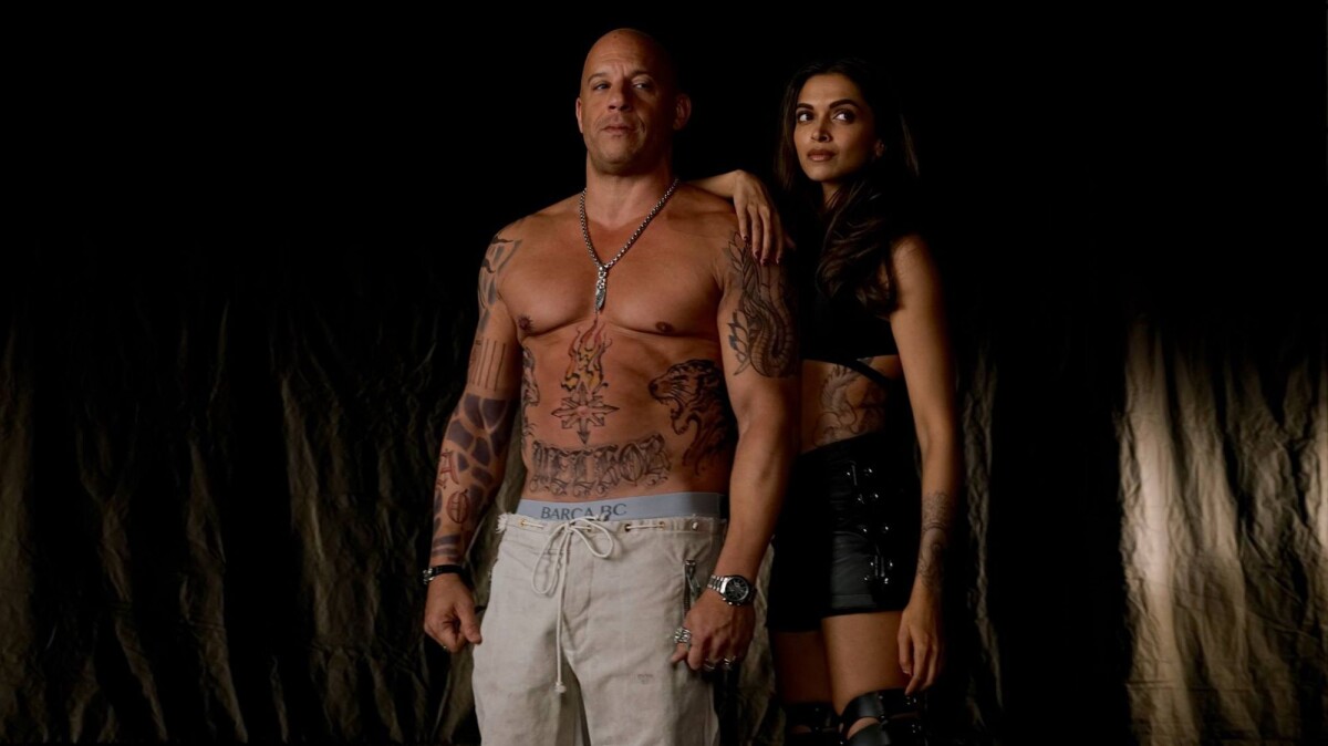 Photo : Vin Diesel pose avec Deepika Padukone pour xXx 3. - Purepeople