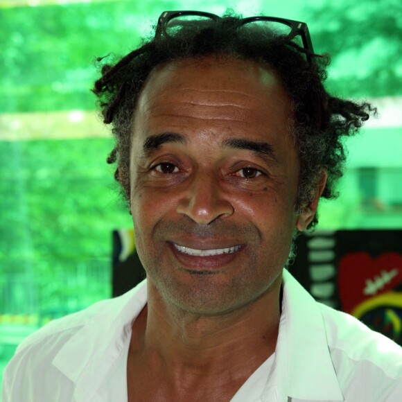 Yannick Noah chante pour les enfants malades de l'hôpital Cochin à Paris, le 24 juin 2015.