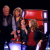 Les proches d'Amandine débarquent sur le plateau dans The Voice 5 sur TF1, le samedi 13 février 2016
