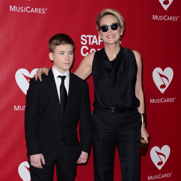 Roan Bronstein et sa mère Sharon Stone lors de la soirée MusiCares Person of the Year honoring Lionel Richie au Los Angeles Convention Center le 13 février 2016.
