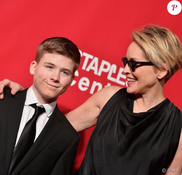 Roan Bronstein et sa mère Sharon Stone lors de la soirée MusiCares Person of the Year honoring Lionel Richie au Los Angeles Convention Center le 13 février 2016.