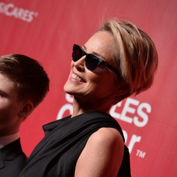 Roan Bronstein et sa mère Sharon Stone lors de la soirée MusiCares Person of the Year honoring Lionel Richie au Los Angeles Convention Center le 13 février 2016.