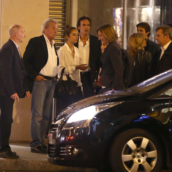 Exclusif - Prix spécial - no web - Le clan Delon réuni à l'occasion des 50 ans de Anthony Delon au Mandarin Hotel. Tout va pour le mieux dans la famille Delon, le clan est à nouveau soudé. Jeudi soir, Anthony qui fêtait ses 50 ans avait convié son père Alain Delon ( dont c'était la première sortie depuis son hospitalisation), sa mère Nathalie Delon, Anouchka Delon et son compagnon Julien Dereims ainsi que ses deux filles Lou et Liv. Paris le 2 octobre 2014