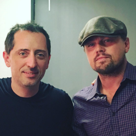 Gad Elmaleh pose avec Leonardo DiCaprio après son spectacle à New York (photo postée le 12 février 2016)