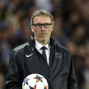 Laurent Blanc lors du quart de finale de Ligue des champions entre le Paris Saint-Germain et le FC Barcelone au Parc des Princes le 15 avril 2015