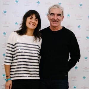 Estelle Denis et son compagnon Raymond Domenech - Le chef pâtissier Christophe Michalak organise un goûter caritatif au profit de l'association l'Etoile de Martin dans le salon Haute Couture de l'hôtel Plaza Athénée à Paris, le 21 novembre 2015.