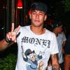 Neymar à la sortie d'une boite de nuit de Sao Paulo, le 25 juillet 2015