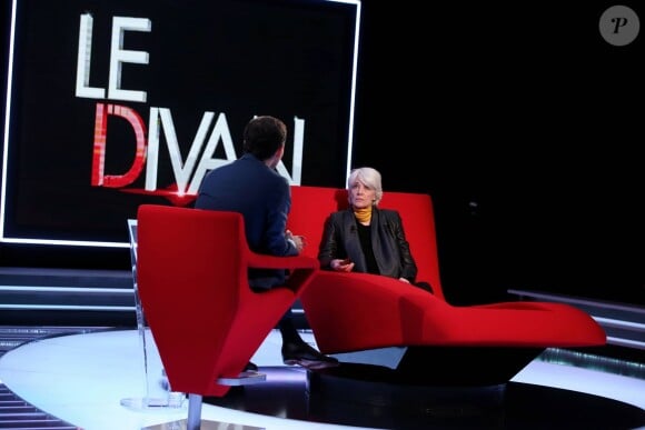 Exclusif - La chanteuse Françoise Hardy et Marc-Olivier Fogiel, lors de l'enregistrement de l'émission Le Divan, le 29 janvier 2016, pour une diffusion le mardi 16 février 2016 à 23h10 sur France 3.