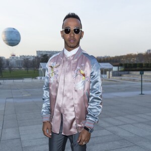 Lewis Hamilton - Arrivées au défilé de mode hommes Louis Vuitton collection prêt-à-porter Automne Hiver 2016/2017 à la serre du Parc André-Citroën à Paris, le 21 janvier 2016. © Olivier Borde/Bestimage  Arrivals at the Louis Vuitton Fashion Week Men's Wear Fall/Winter 2016/2017 at Parc Andre-Citroen in Paris on January 21, 2016.21/01/2016 - Paris