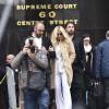 La chanteuse Kesha quitte la court de New York après la décision de juge dans son procès contre Sony, le 19 février 2016.