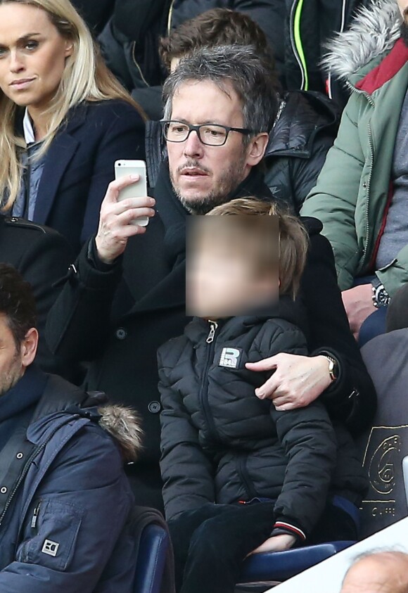 Jean-Luc Lemoine et son fils assistent au match opposant PSG à Reims, lors de la 27e journée de Ligue 1 au Parc des Princes à Paris, le 20 février 2016.