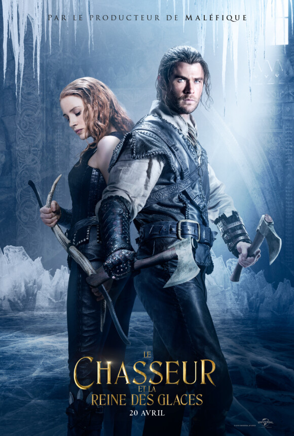 Affiche du Chasseur et la Reine des Glaces avec Jessica Chastain et Chris Hemsworth.