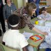 Letizia d'Espagne à Madrid, le 22 février 2016, en visite dans une école pour enfants malades.