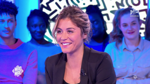 Anaïs Camizuli ("Secret Story 7") dévoile un nouveau look, très sage, dans l'émission le "Mad Mag" sur NRJ12. Le 24 février 2016.