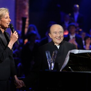 Exclusif - Claire Chazal remet la Victoire d'Honneur au pianiste Menahem Pressler, lors de la 23e cérémonie des Victoires de la Musique classique, à la Halle aux Grains, à Toulouse le 24 février 2016. © Patrick Bernard/Quentin Salinier