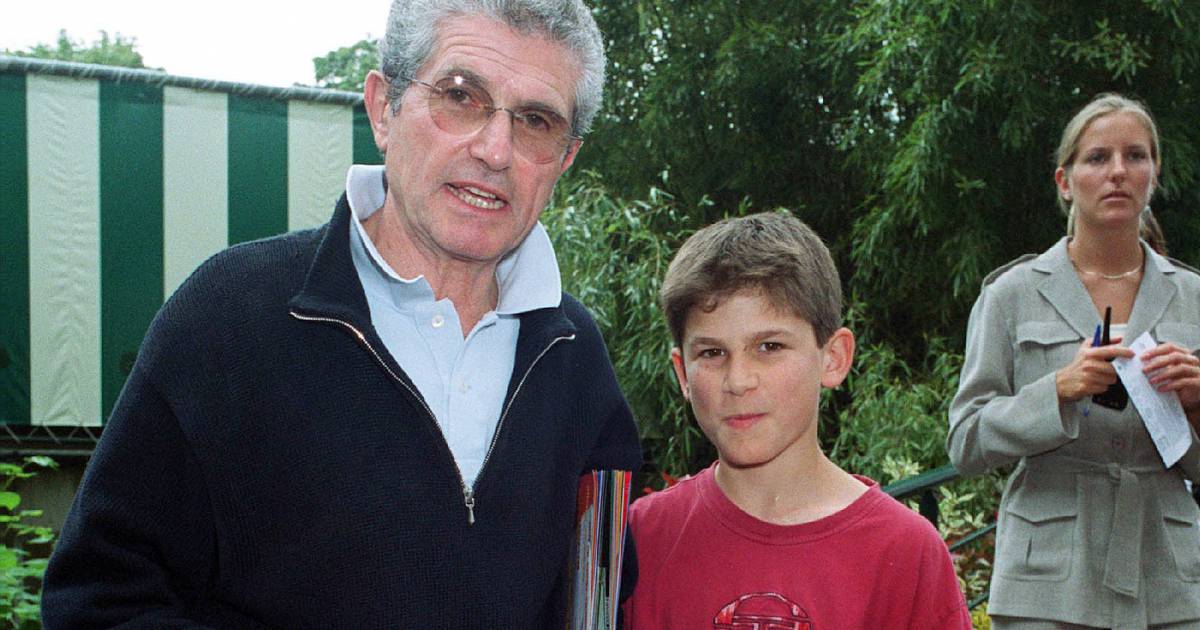Quels Sont Les Fils De Claude Lelouch Claude Lelouch et son fils Sachka à Roland-Garros le 28 mai 2003