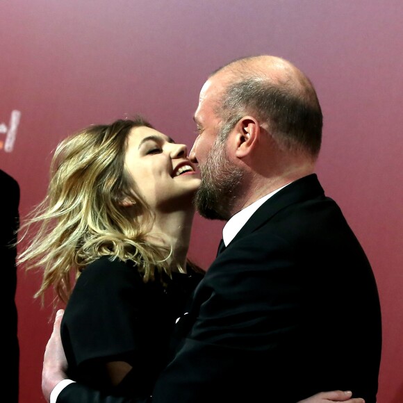 Louane Emera, François Damiens se retrouvent - Photocall lors de la 41ème cérémonie des Cesar au théâtre du Châtelet à Paris, le 26 février 2016. © Borde-Jacovides/BestimagE