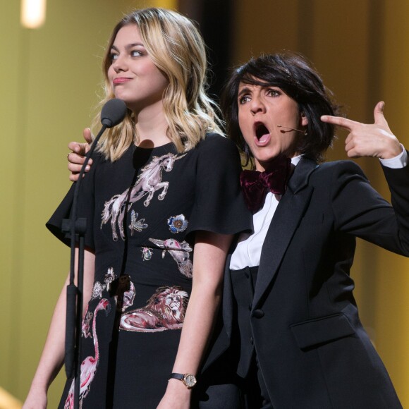 Louane Emera et Florence Foresti (maîtresse de cérémonie) - 41ème cérémonie des César au Théatre du Chatelet à Paris le 26 février 2016