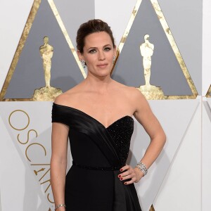 Jennifer Garner (robe Versace et chaussures Rene Caovilla) - Tapis rouge de la 88e cérémonie des Oscars au Dolby Theatre à Hollywood. Le 28 février 2016