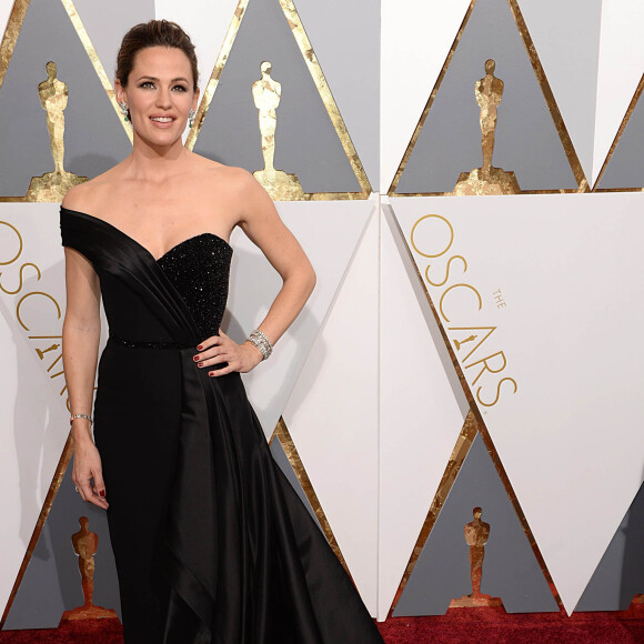 Jennifer Garner (robe Versace et chaussures Rene Caovilla) - Tapis rouge de la 88e cérémonie des Oscars au Dolby Theatre à Hollywood. Le 28 février 2016