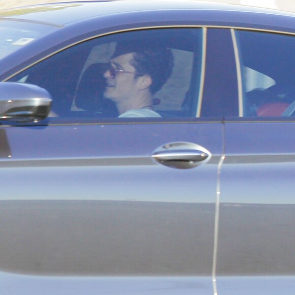 Orlando Bloom et Katy Perry se promènent en voiture dans les rues de Los Angeles. Ces photos relancent la rumeur qu'ils sont en couple! le 7 février 2016
