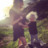 Sarah Wright enceinte de son deuxième enfant. Son mari Eric Christian Olsen a publié une photo sur sa page Instagram pour annoncer la bonne nouvelle, le 27 février 2016.