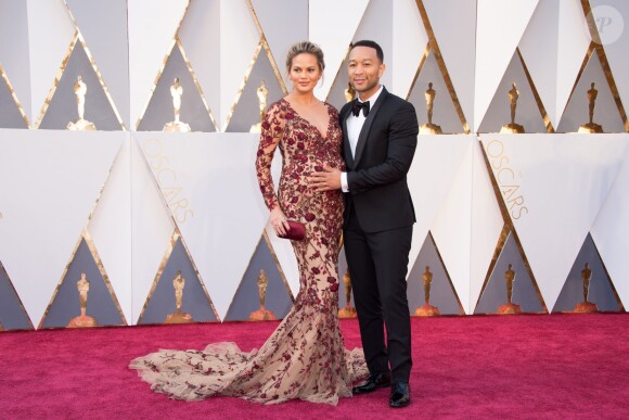 Chrissy Teigen (enceinte) et son mari John Legend -  88ème cérémonie des Oscars au Dolby Theatre à Hollywood. Le 28 février 2016.