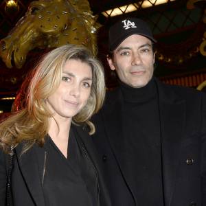 Exclusif - Anthony Delon et sa nouvelle compagne Karine en backstage du concert de Régine au théâtre des Folies Bergère à Paris le 14 février 2015. © Coadic Guirec/Bestimage