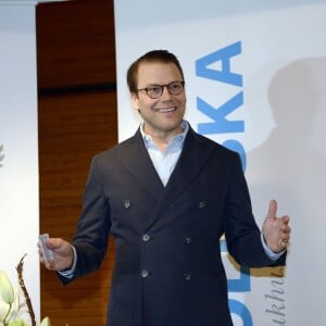 - Le prince Daniel de Suède annonce la naissance de leur bébé lors d'une conférence de presse à l'hôpital Karolinska à Stockholm. La princesse Victoria de Suède a accouché d'un petit garçon, dans la journée du 2 mars 2016. Il pèse 3,655 kg et mesure 52 cm.  Swedish crown princess gave birth to a son, press conference, Karolinska University Hospital, Solna, 2016-03-0202/03/2016 - Stockholm