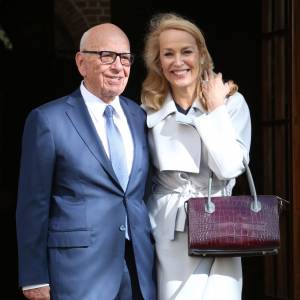 Rupert Murdoch et Jerry Hall posent devant la Spencer House après leur mariage civil à Londres. Le 4 mars 2016  Rupert Murdoch and Jerry Hall pose outside Spencer House in London after marrying today 4 March 2016.04/03/2016 - Londres