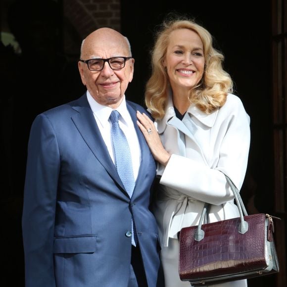 Rupert Murdoch et Jerry Hall posent devant la Spencer House après leur mariage civil à Londres. Le 4 mars 2016  Rupert Murdoch and Jerry Hall pose outside Spencer House in London after marrying today 4 March 2016.04/03/2016 - Londres