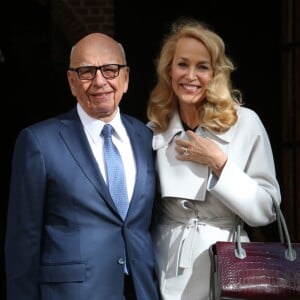 Rupert Murdoch et Jerry Hall posent devant la Spencer House après leur mariage civil à Londres. Le 4 mars 2016  Rupert Murdoch and Jerry Hall pose outside Spencer House in London after marrying today 4 March 2016.04/03/2016 - Londres