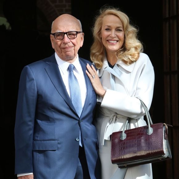 Rupert Murdoch et Jerry Hall posent devant la Spencer House après leur mariage civil à Londres. Le 4 mars 2016  Rupert Murdoch and Jerry Hall pose outside Spencer House in London after marrying today 4 March 2016.04/03/2016 - Londres