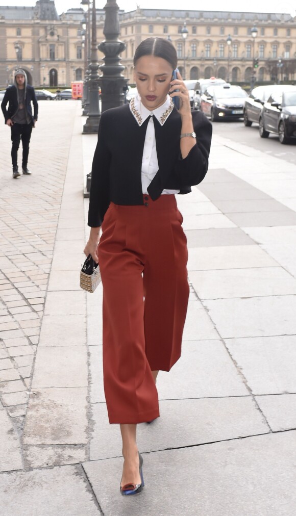 Jessica Alba arrive au défilé de mode "Christian Dior", collection prêt-à-porter automne-hiver 2016-2017 au musée du Louvre à Paris, le 4 mars 2016. © CVS/Veeren/Bestimage